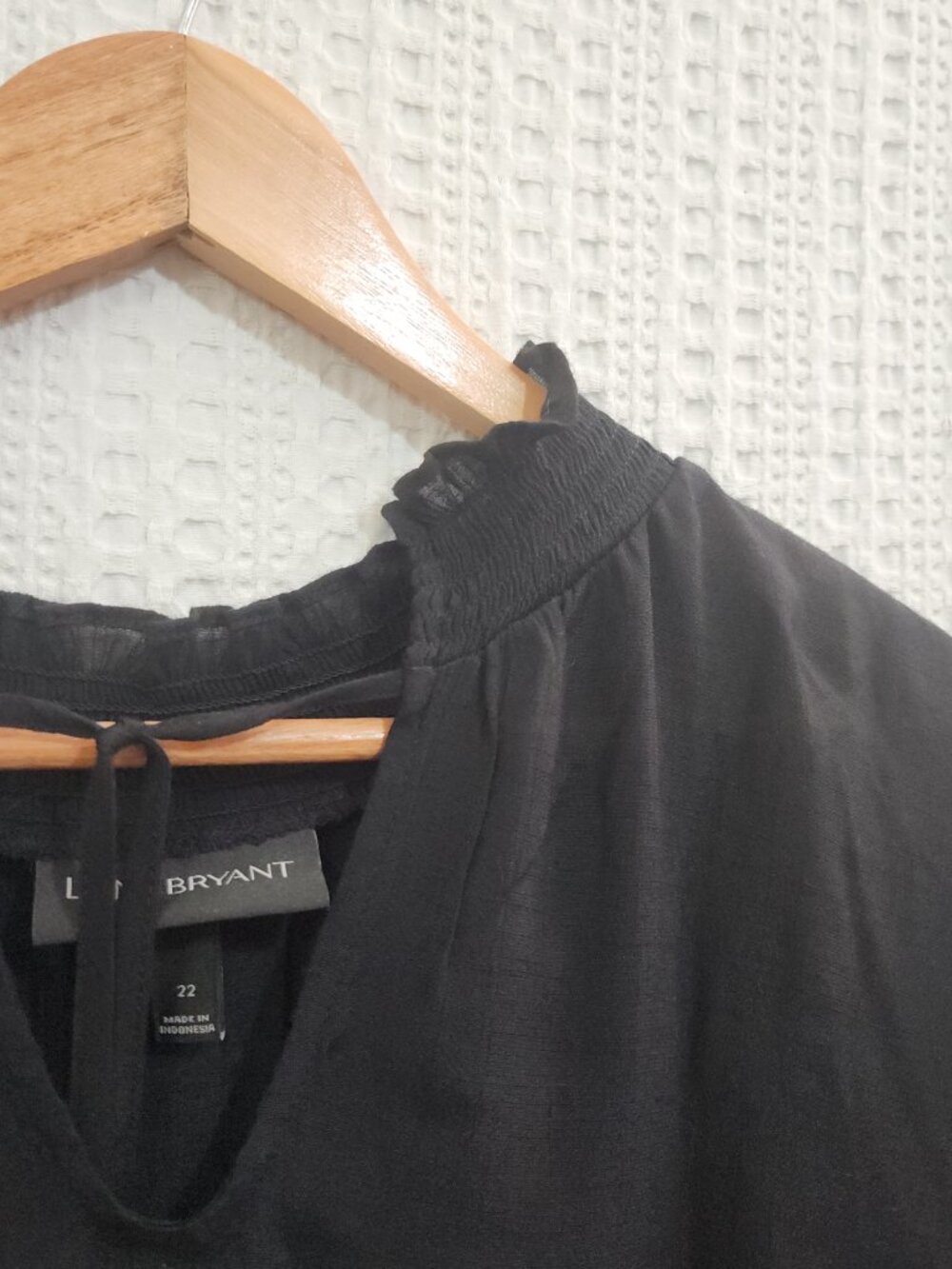 Lane Bryant Women's Plus Size Black Tie Neck Lightweight Blouse Size 22 - Picture 6 of 12